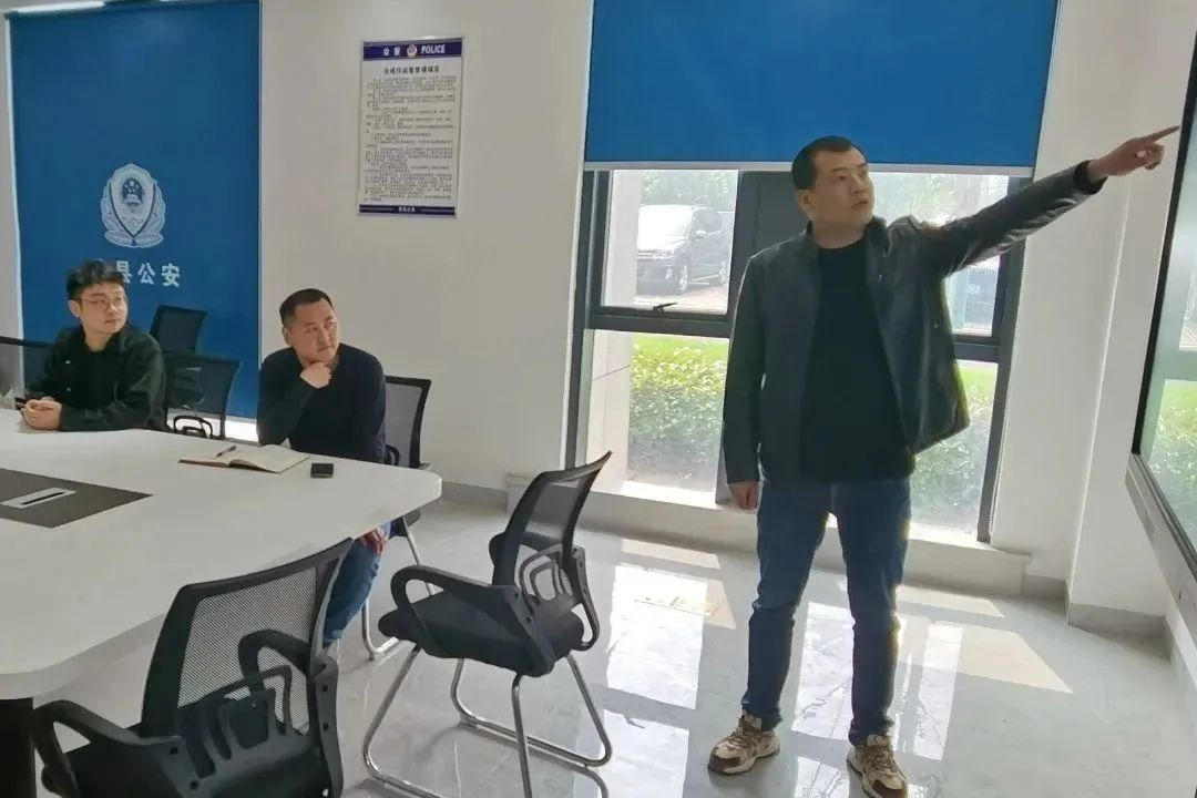 DƬ